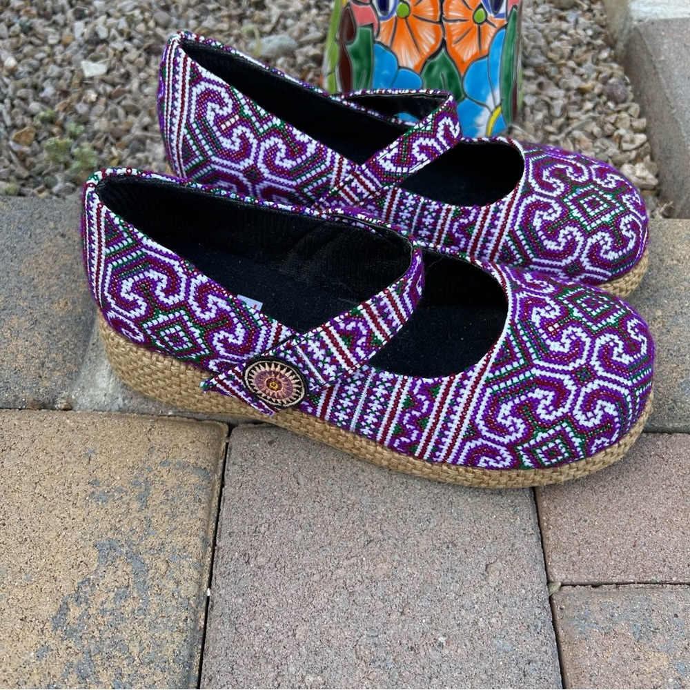Absolutely gorgeous Boho tapestry Mary Janes